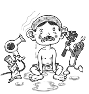 물놀이 후 귀주변을 헤어 드라이기로 말려주고 있는 모습