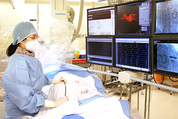 스텐트처럼 혈관 통해 심장에 삽입하는 초소형 무선 심박동기 안전성 확인
