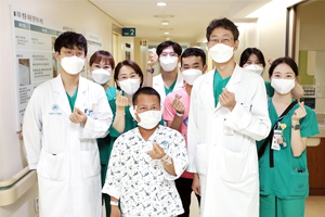 서울아산병원, 라오스 환자 초청해 중이염 치료