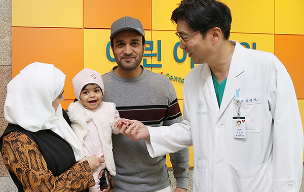 옆구리로 소변 보던 아랍에미리트 환아 수술 성공