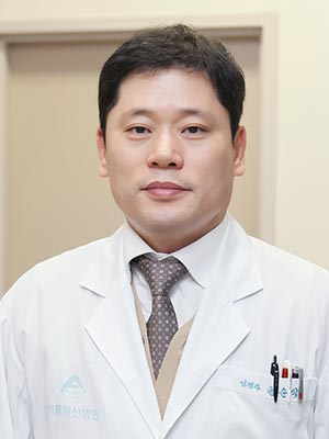 서울아산병원 뇌졸중센터 권순억 소장님의 사진입니다.