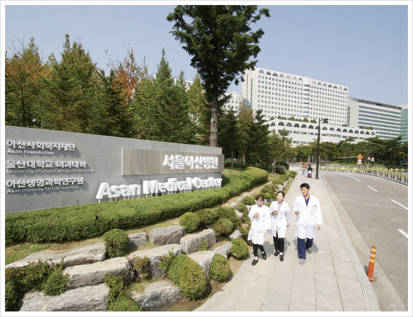 우리 병원이 올해에도 한국에서 가장 존경받는 병원에 선정됐다. 한국능률협회컨설팅이 종합병원 부문 조사를 시작한 2007년 이래 한 해도 거르지 않고 매년 1위를 지킨 것이다. 연 6만 5,000여 건의 고난도 수술 및 치료를 시행하며 ‘4차 병원’으로서의 역할을 잘 수행하고 있다는 평가다.